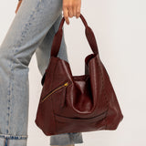 Shoulder bag in burgundy leather