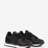 Zapatilla de mujer en negro