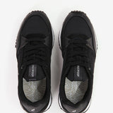 Zapatilla de mujer en negro
