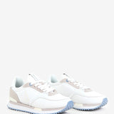 Zapatilla de mujer en blanco