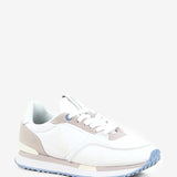 Zapatilla de mujer en blanco