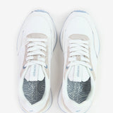Zapatilla de mujer en blanco