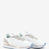 Zapatilla de mujer en blanco