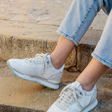 Zapatilla de mujer en blanco