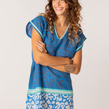 Baumwollkaftan mit türkisfarbenem Muster.