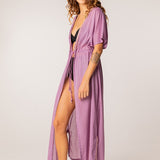 Langer Baumwollkimono in Lavendel.