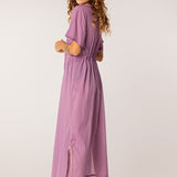 Langer Baumwollkimono in Lavendel.
