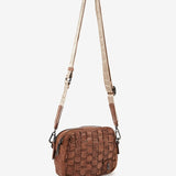 Damentasche aus geflochtenem Leder in Cognac.