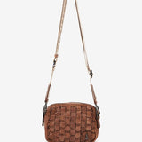 Damentasche aus geflochtenem Leder in Cognac.