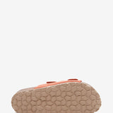 Flache Damen-Sandale aus Wildleder in Orange.