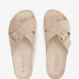 Women's flat sandal with buckle in beige