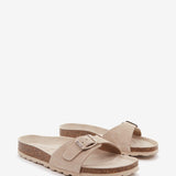 Sandalo basso da donna con fibbia in beige