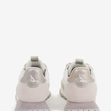 Zapatilla de mujer en blanco