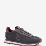 Zapatilla de mujer en gris