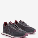 Zapatilla de mujer en gris