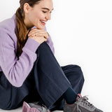 Zapatilla de mujer en gris
