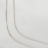 Bolso de hombro de piel en blanco