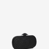 Partytasche mit geometrischem Muster in Schwarz.