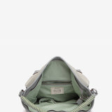 Bolso de hombro en materiales reciclados en gris