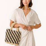 Borsa a mano intrecciata a righe nere e beige