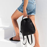 Mochila de piel en negro