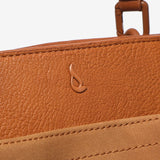 Bolso de mano en materiales reciclados cognac