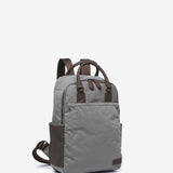 Mochila en materiales reciclados gris