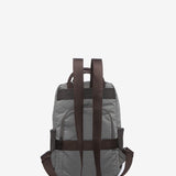 Mochila en materiales reciclados gris
