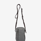 Bolso para el móvil en materiales reciclados gris