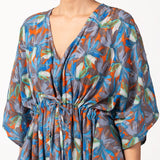 Viskosekaftan mit blauem Blumenmuster