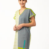 Baumwoll-Strandkleid mit grünem geometrischem Muster.