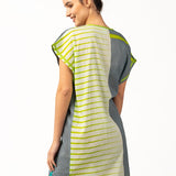 Baumwoll-Strandkleid mit grünem geometrischem Muster.