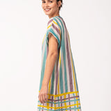 Damen-Caftan aus Baumwolle mit türkisem Streifenmuster.