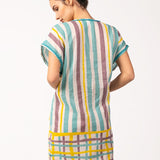 Damen-Caftan aus Baumwolle mit türkisem Streifenmuster.
