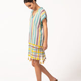 Damen-Caftan aus Baumwolle mit türkisem Streifenmuster.