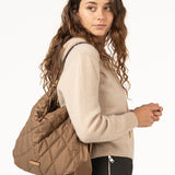 Bolso-mochila acolchado en materiales reciclados camel