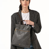 Mochila en piel gris