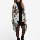Poncho con estampado geométrico en beige