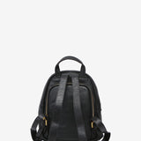 Mochila con herraje en piel negra