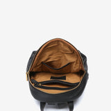 Mochila con herraje en piel negra
