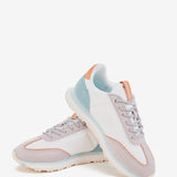 Women's sneaker in white