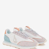Women's sneaker in white