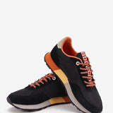 Zapatilla de mujer en negro y naranja