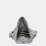 Partytasche aus weißem Metallnetz.
