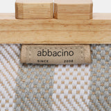 Gestreifter Clutch in Grau