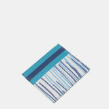 Tarjetero en piel con estampado en azul
