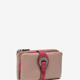 Cartera mediana con cierre metálico en piel rosa