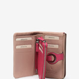Cartera mediana con cierre metálico en piel rosa