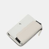 Cartera pequeña en piel blanca