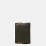 Cartera de hombre de piel combinada con protección RFID en verde